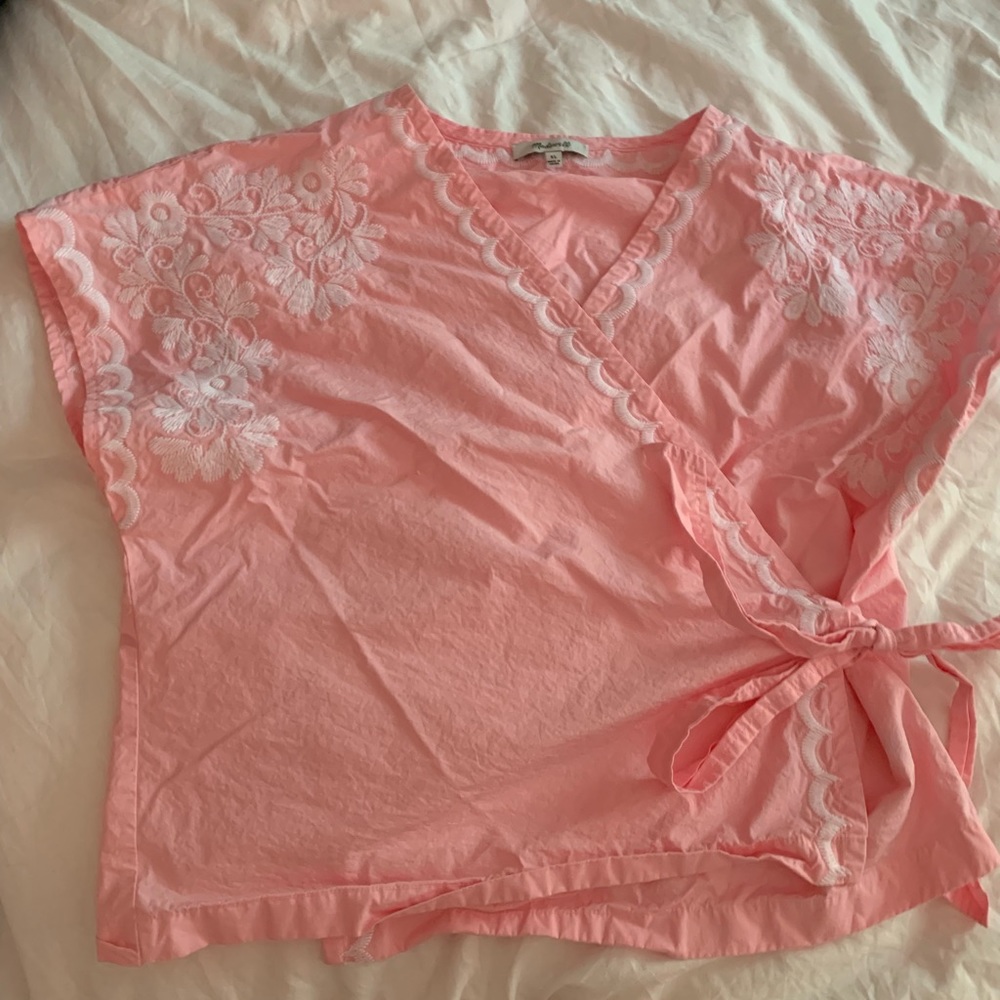 Beautiful color pink and white top